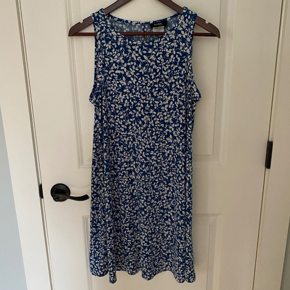 MSK WOMANS MEDIUM BLUE FLORAL DRESS, FEMININE, FLOWY, LOVELY. MADE IN THE USA!